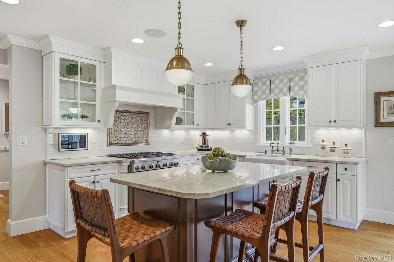 106 Thayer Rd - Photo 3 of 5