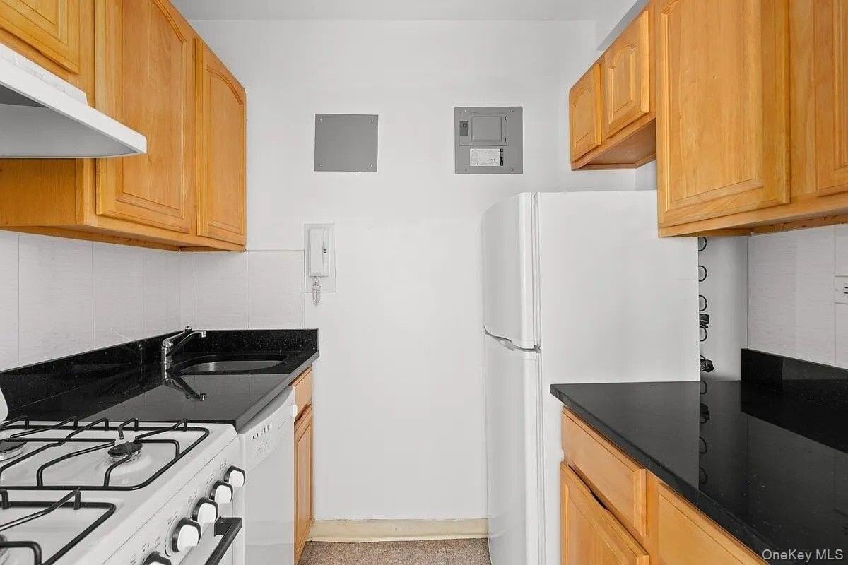 120 E 90th St #8H - Photo 4 of 5