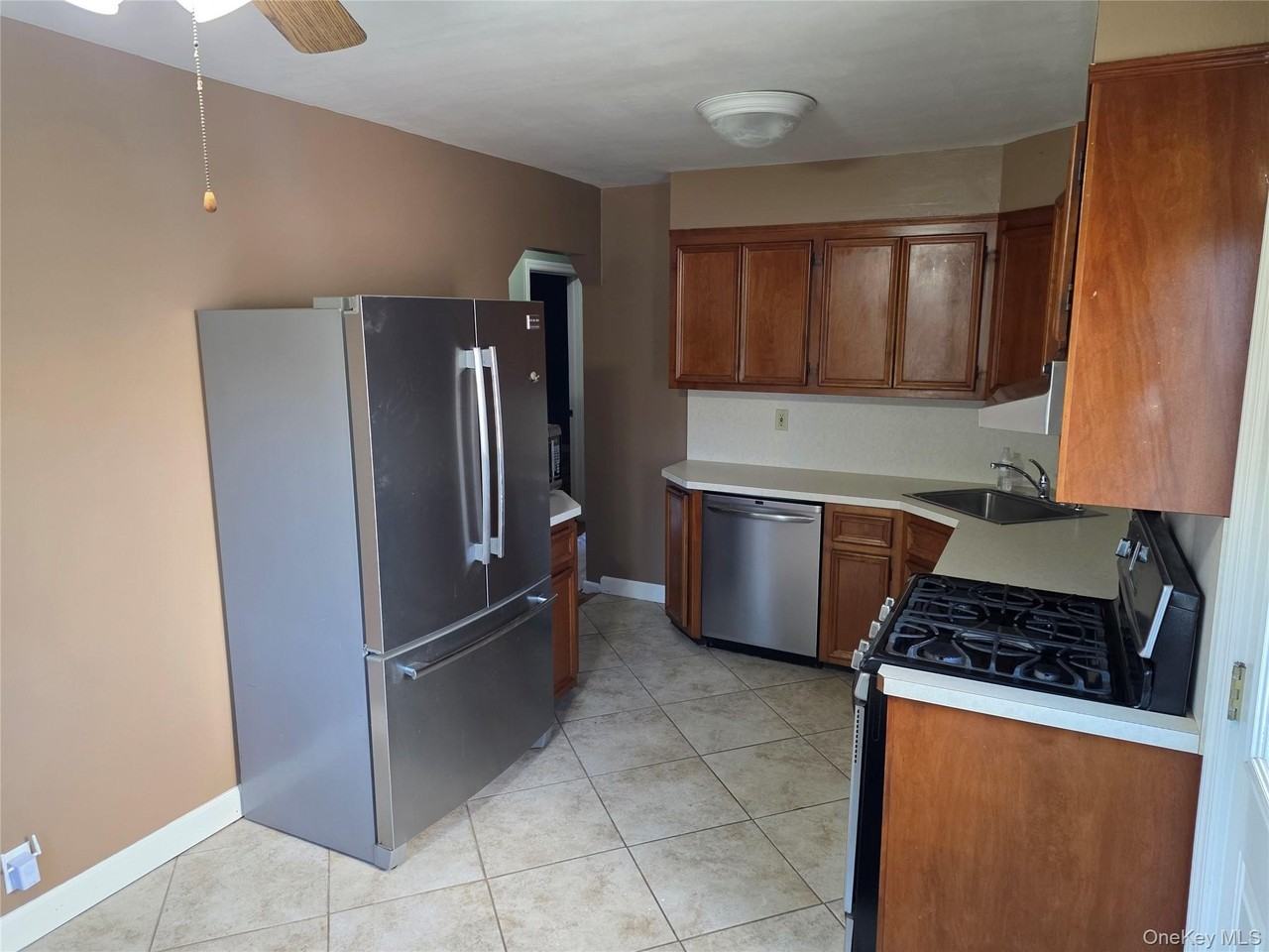 220 Raff Ave - Photo 2 of 22