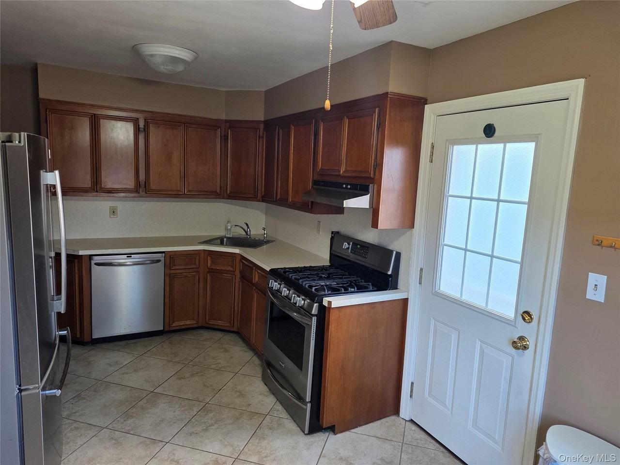 220 Raff Ave - Photo 3 of 22