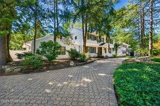 16 Phyllis Pl - Photo 1 of 1