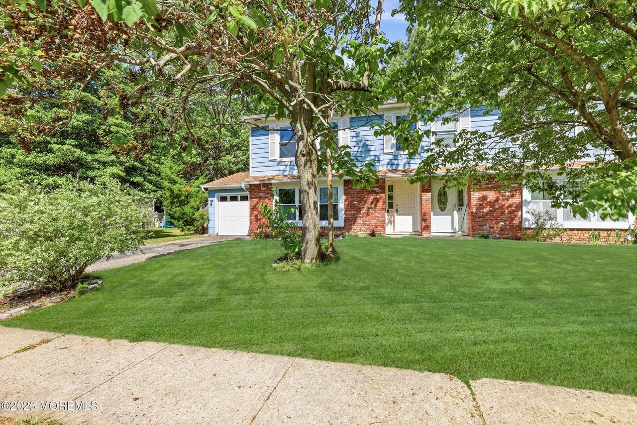35 Mizzen Dr - Photo 2 of 18