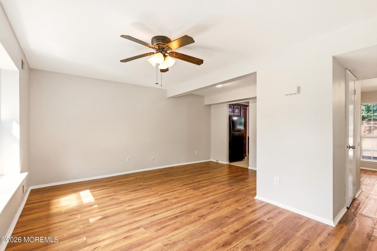 35 Mizzen Dr - Photo 3 of 18