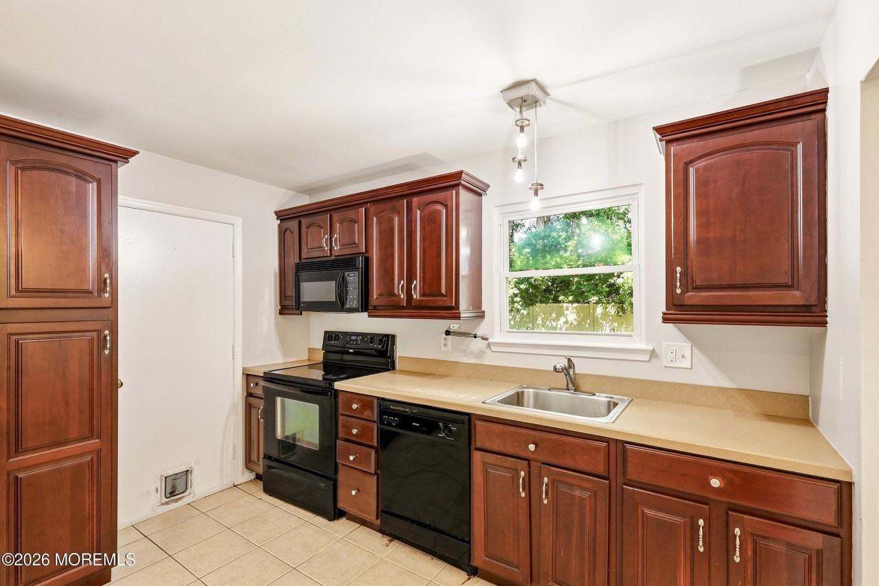 35 Mizzen Dr - Photo 6 of 18