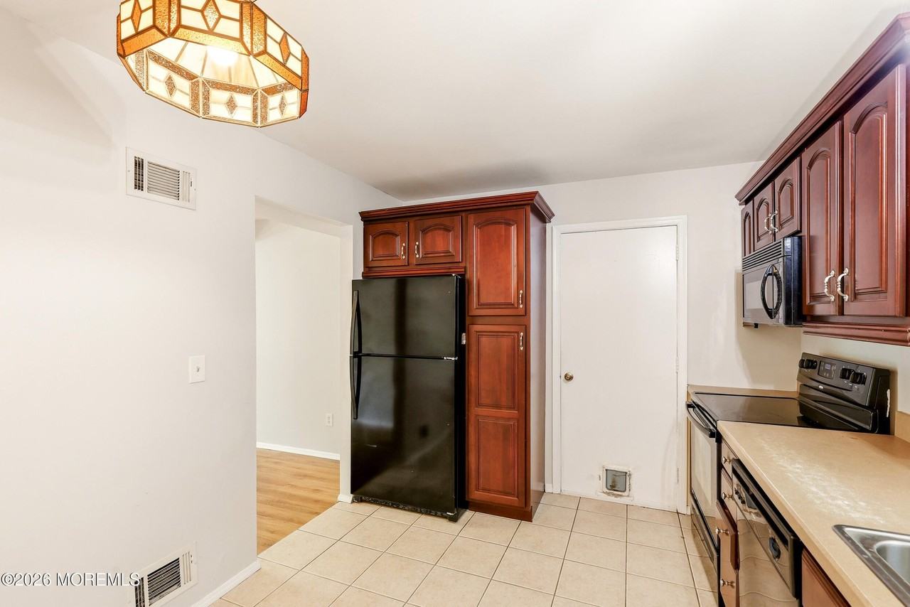 35 Mizzen Dr - Photo 7 of 18
