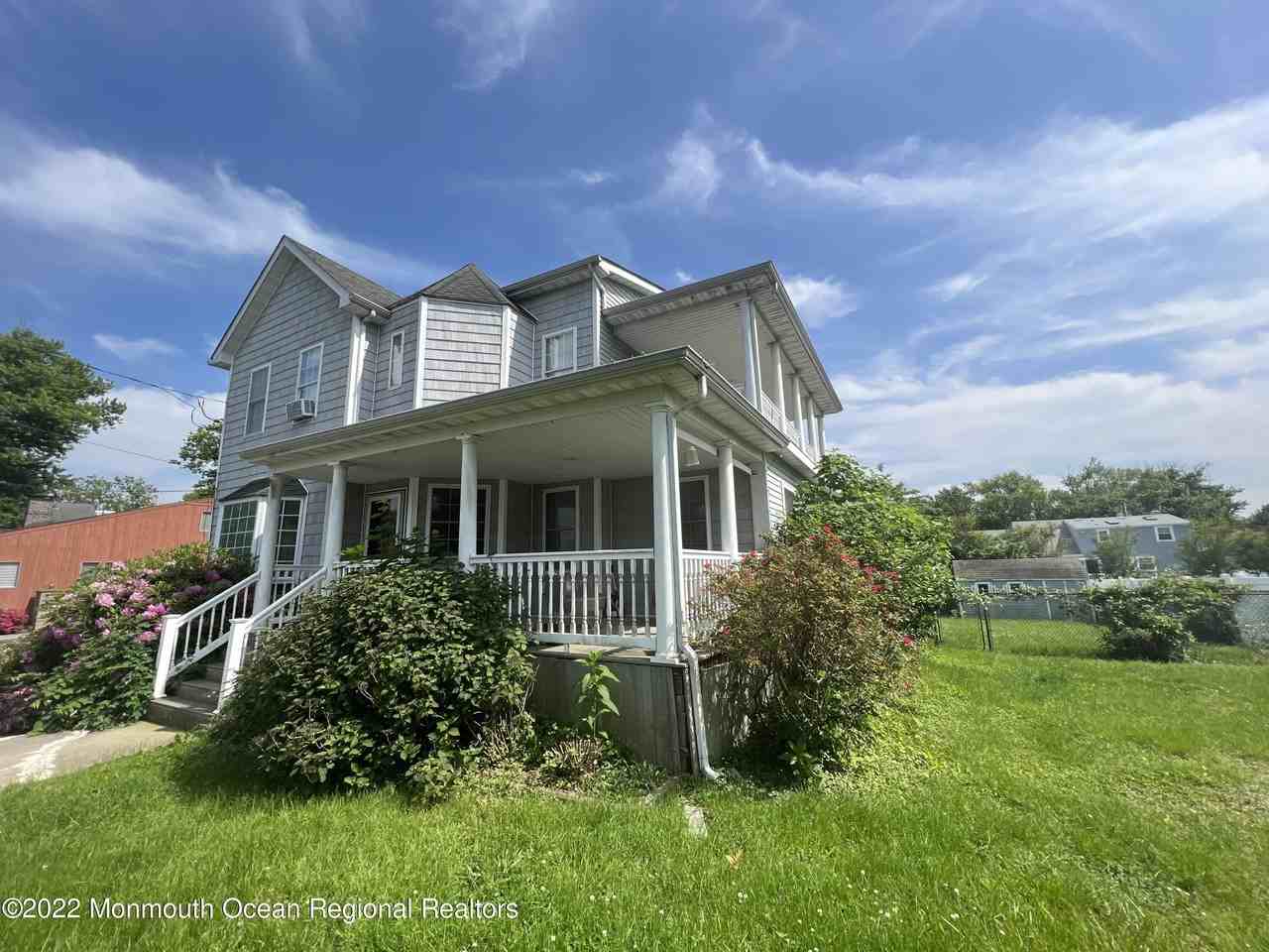 9 Berg Ave - Photo 2 of 14