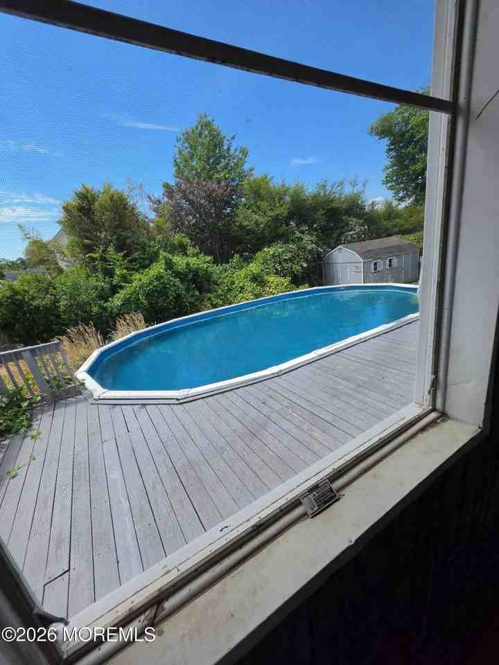 9 Berg Ave - Photo 7 of 14