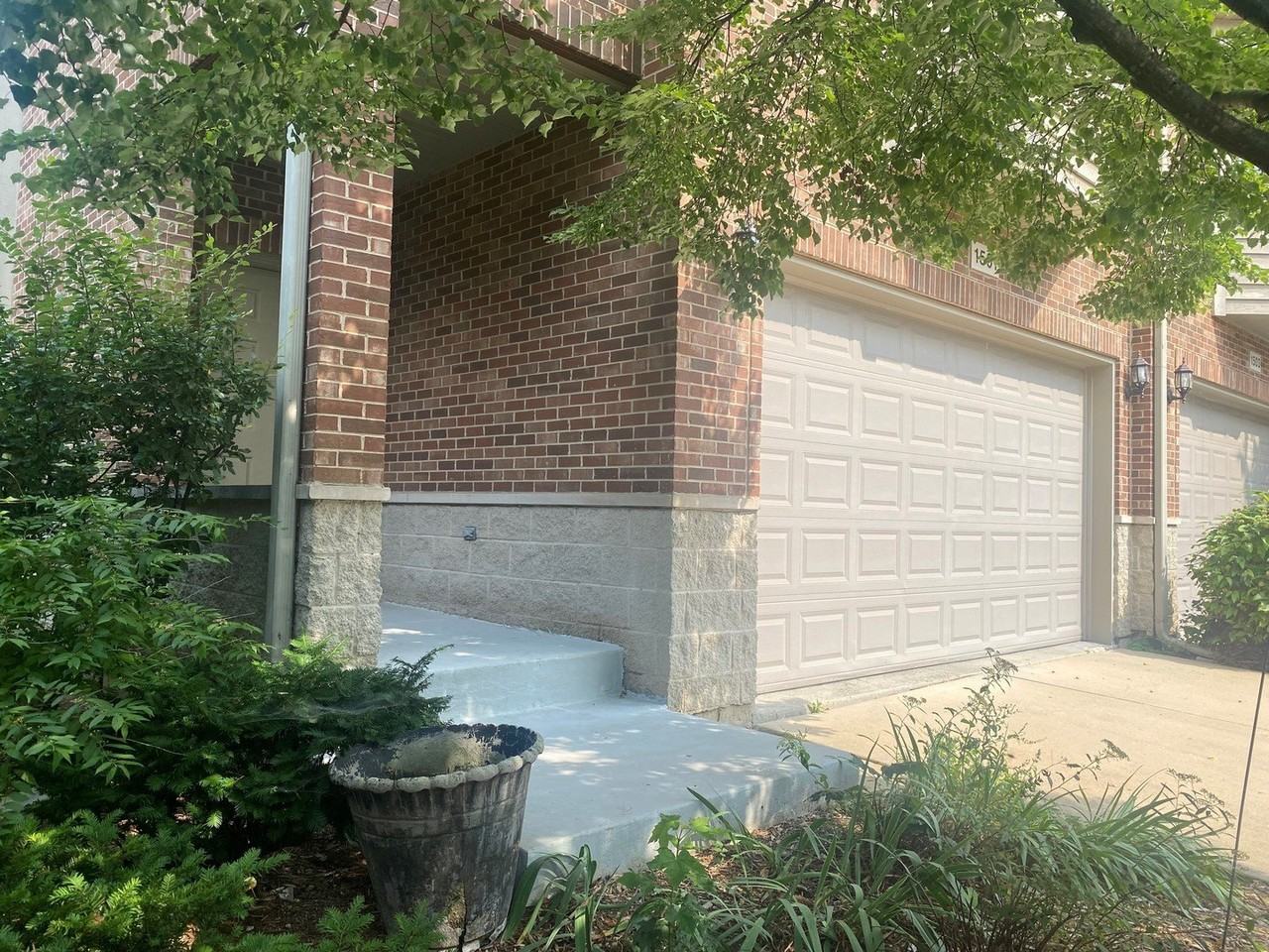 1501 Stonegate Mnr - Photo 2 of 16