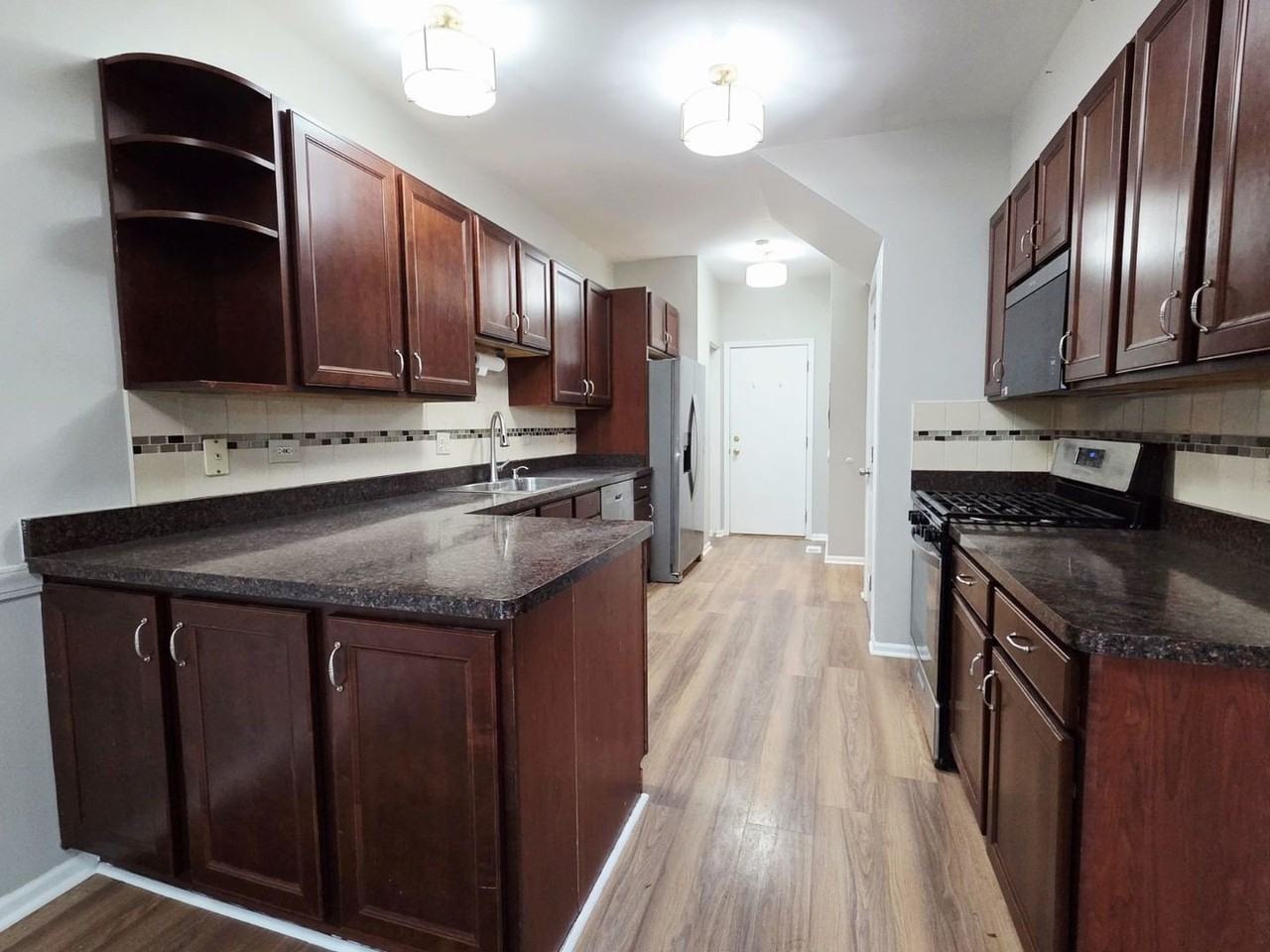 1605 Windward Ct - Photo 6 of 17