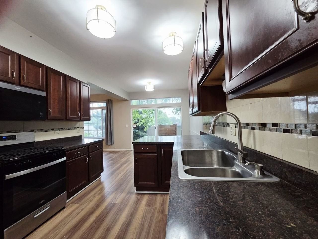 1605 Windward Ct - Photo 7 of 17