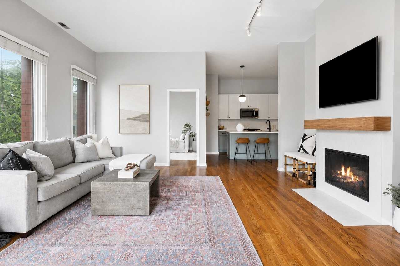 1955 N Leavitt St #2B - Photo 6 of 27