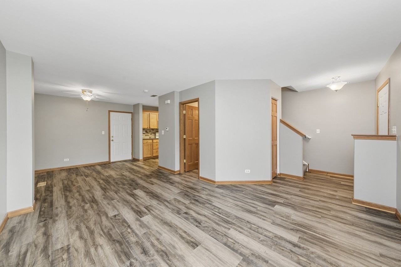 690 Lincoln Station Dr - Photo 6 of 20
