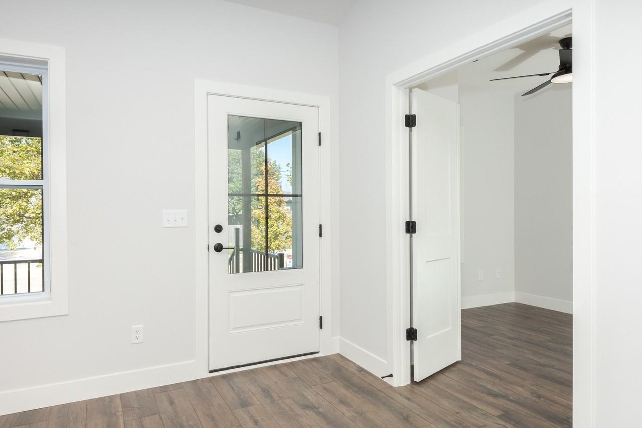 1613 Belclare Rd - Photo 3 of 38