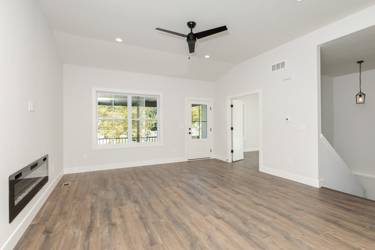 1613 Belclare Rd - Photo 4 of 38