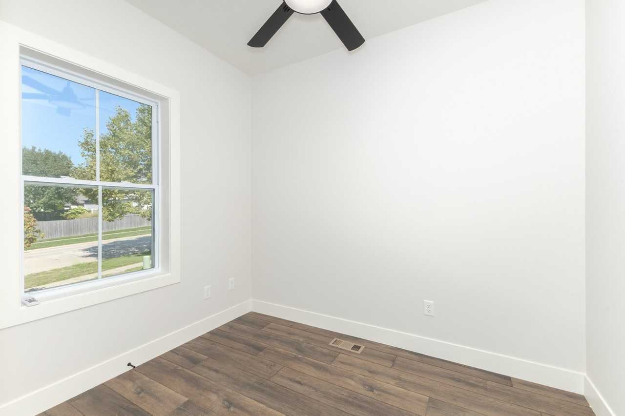 1613 Belclare Rd - Photo 6 of 38