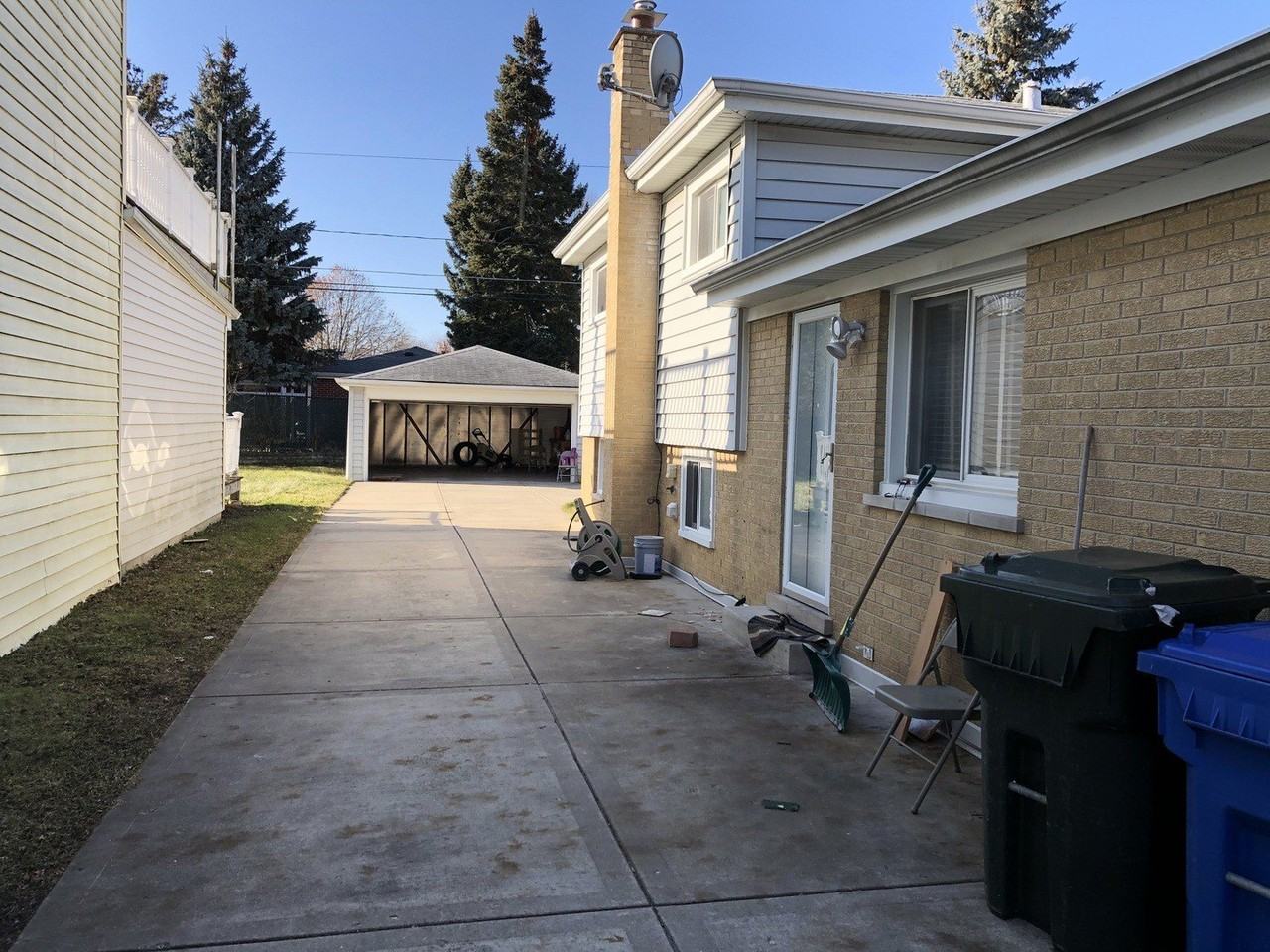 1674 Maple St - Photo 2 of 30