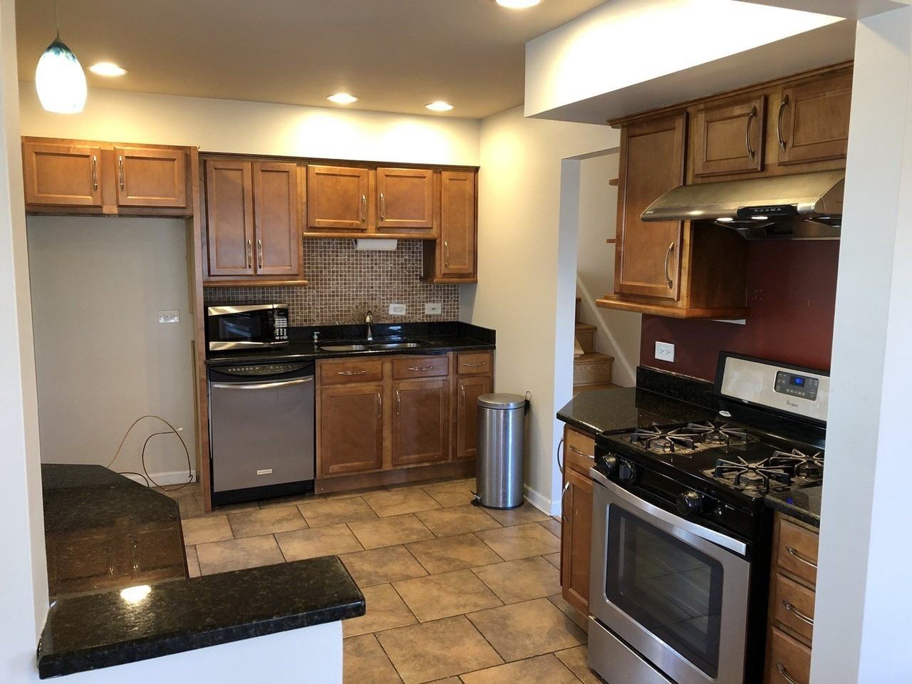 1674 Maple St - Photo 4 of 30