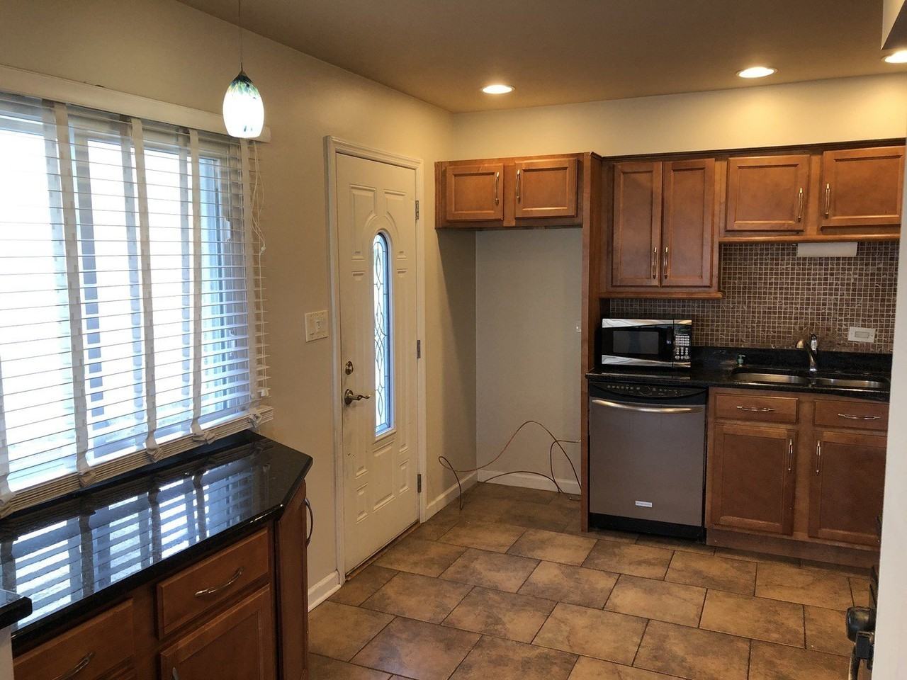 1674 Maple St - Photo 5 of 30