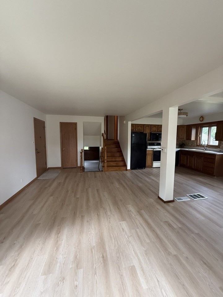 850 S Hillside Ave - Photo 3 of 15