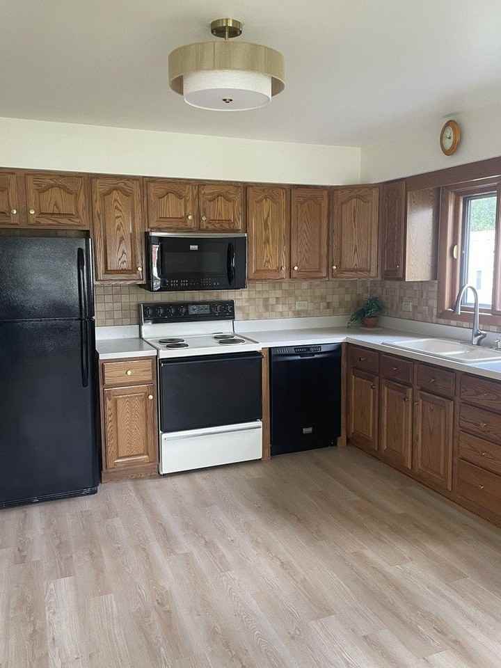 850 S Hillside Ave - Photo 4 of 15