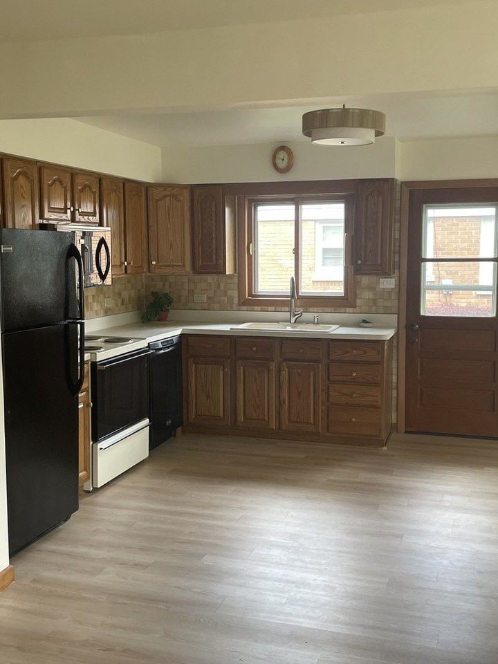 850 S Hillside Ave - Photo 5 of 15