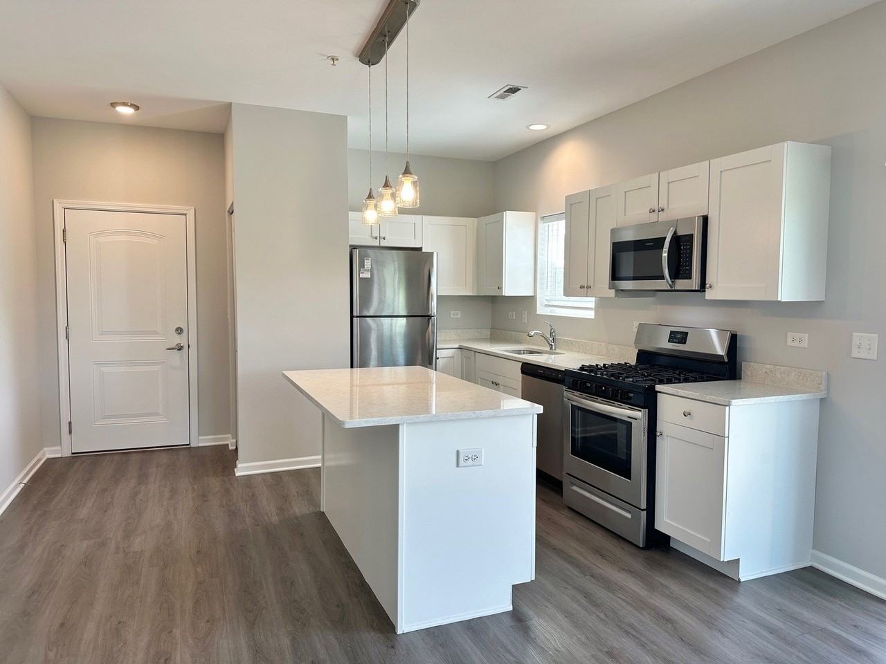853 E Main St #2F - Photo 2 of 15