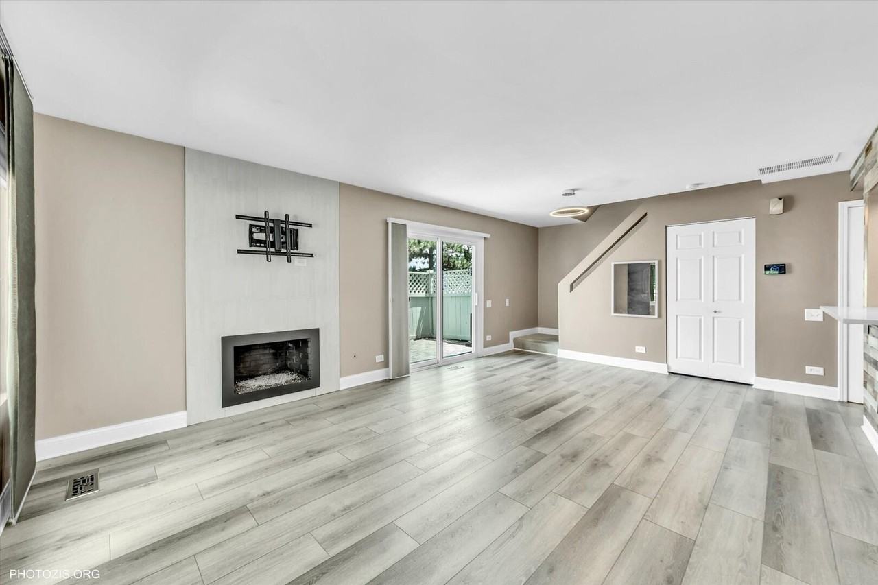 436 Yorktown Ct #436 - Photo 3 of 18