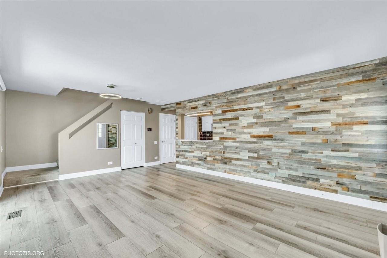 436 Yorktown Ct #436 - Photo 4 of 18