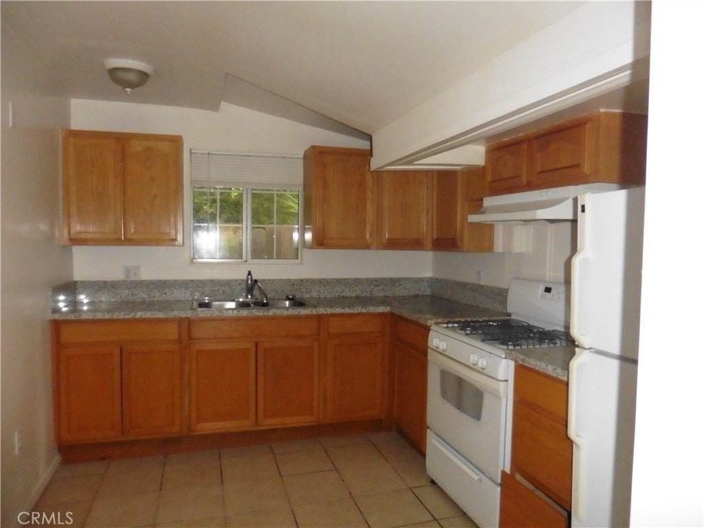 357 Auburn Ave - Photo 4 of 6