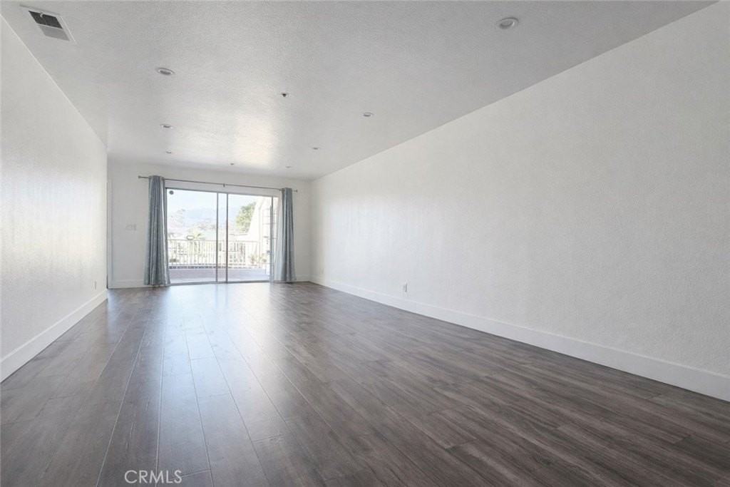 598 S 2nd St #B - Photo 4 of 23