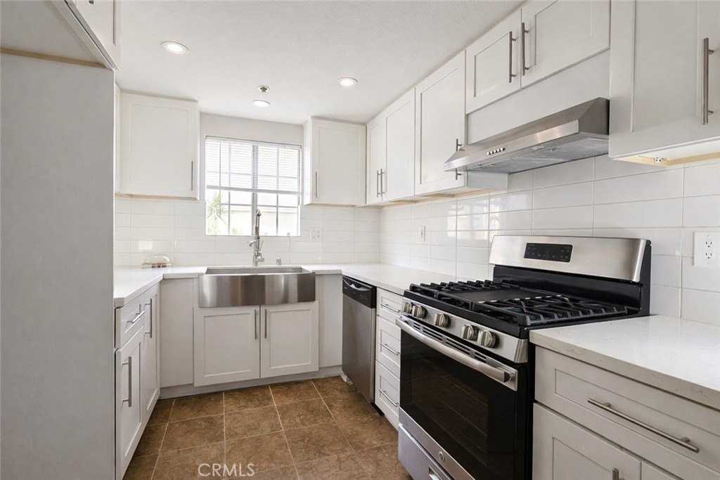 598 S 2nd St #B - Photo 6 of 23