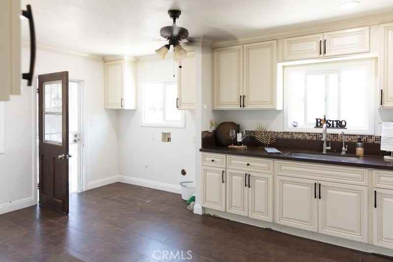 10330 San Luis Ave - Photo 2 of 11