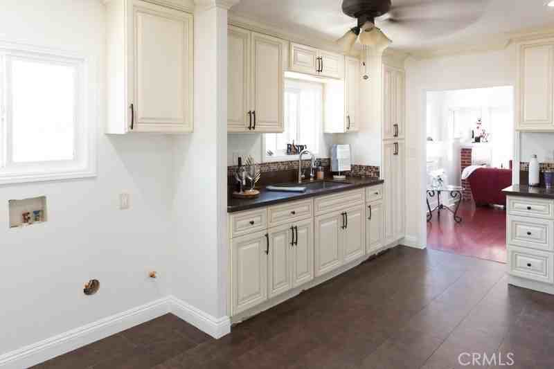 10330 San Luis Ave - Photo 4 of 11