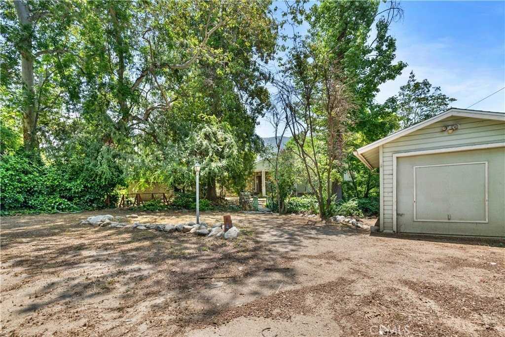 2952 Mill Creek Rd - Photo 2 of 50