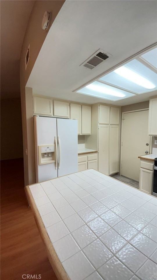 560 Boston St - Photo 6 of 20