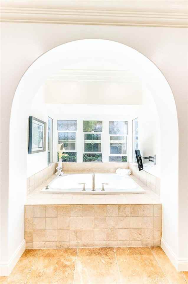 38 Woodcrest - Photo 5 of 48