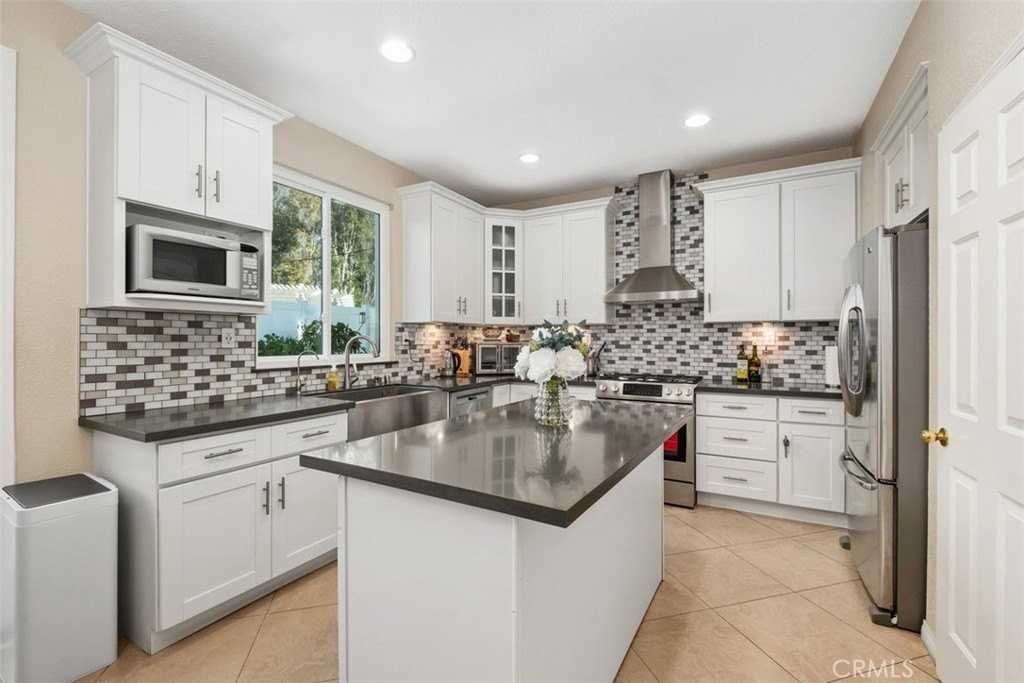 151 Church Pl - Photo 3 of 31