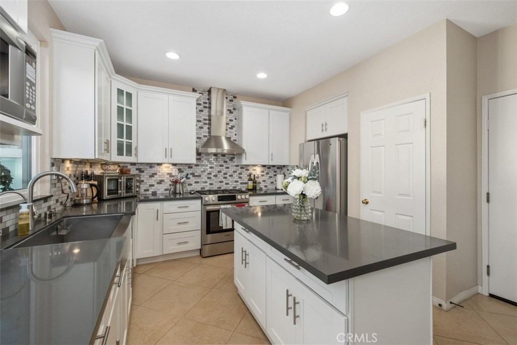 151 Church Pl - Photo 5 of 31