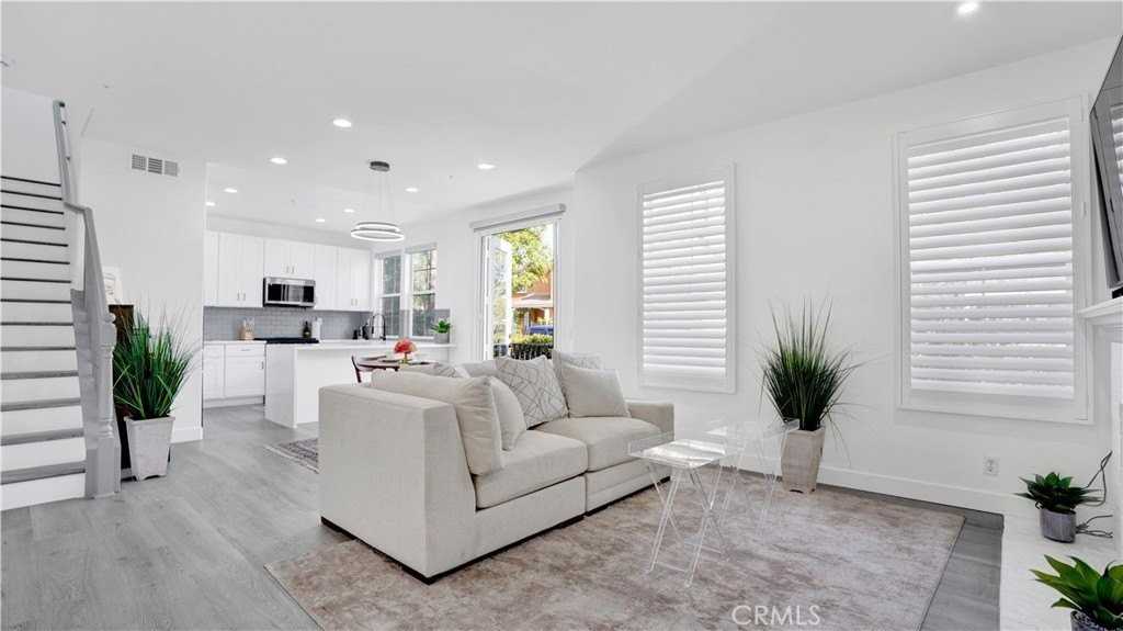28 Albany St - Photo 3 of 29