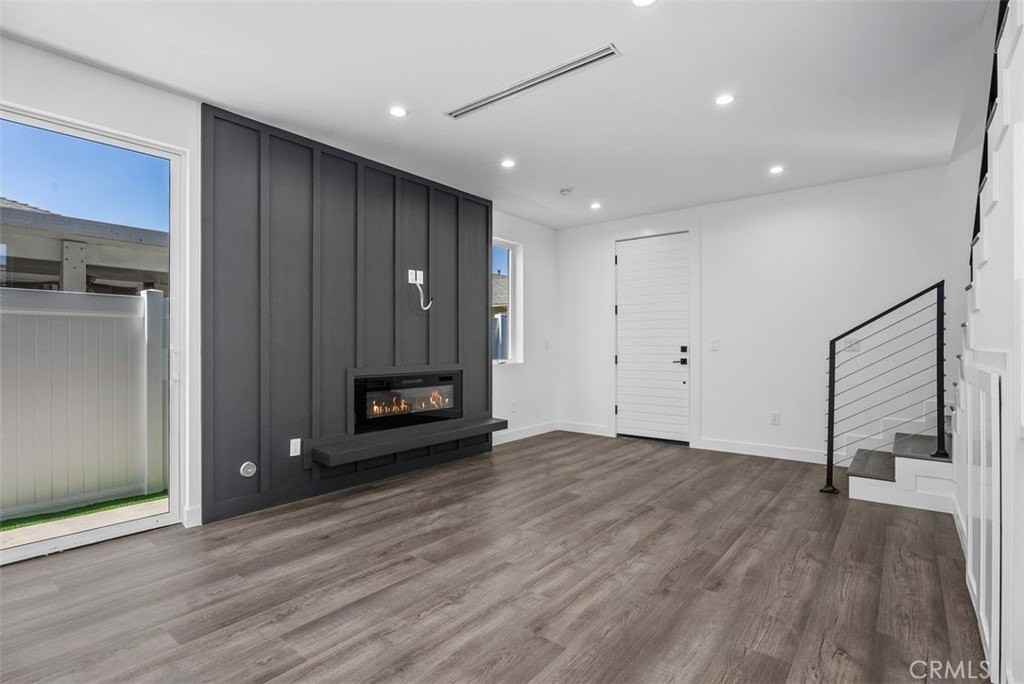 1325 W Ash B #B - Photo 3 of 15