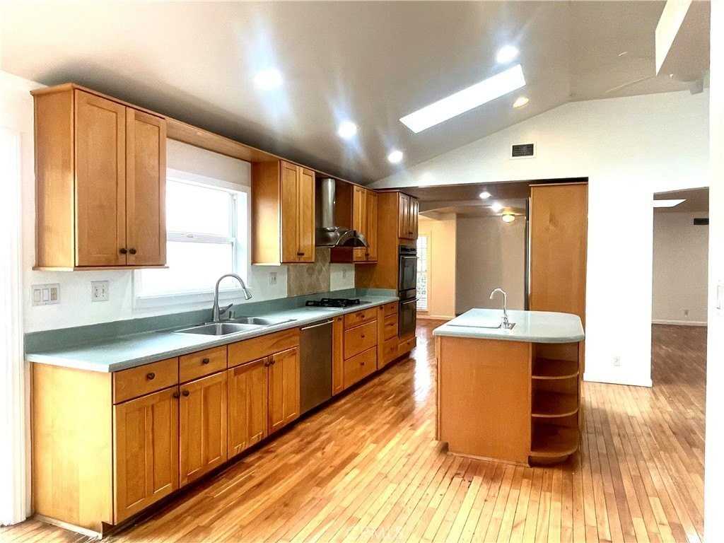 5702 Cynthia Ln - Photo 5 of 15