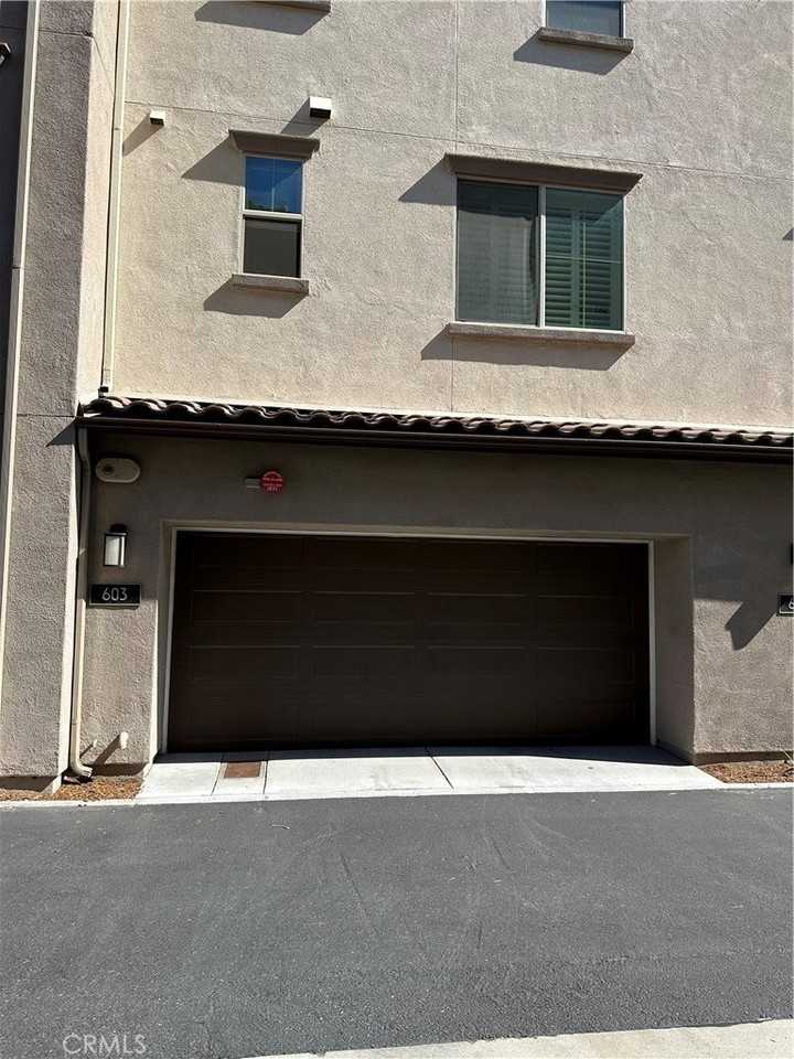 603 S Motif St - Photo 2 of 3