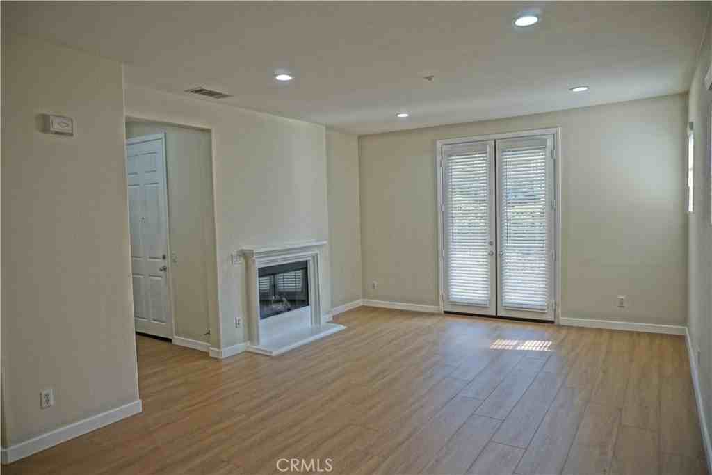 1372 Mc Fadden Dr - Photo 4 of 21