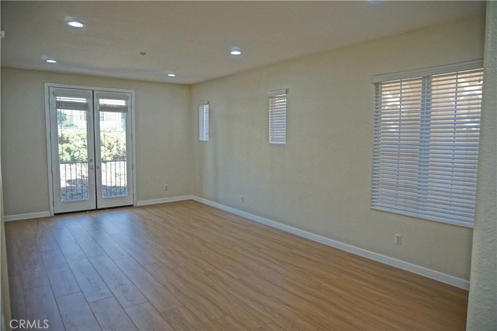 1372 Mc Fadden Dr - Photo 5 of 21