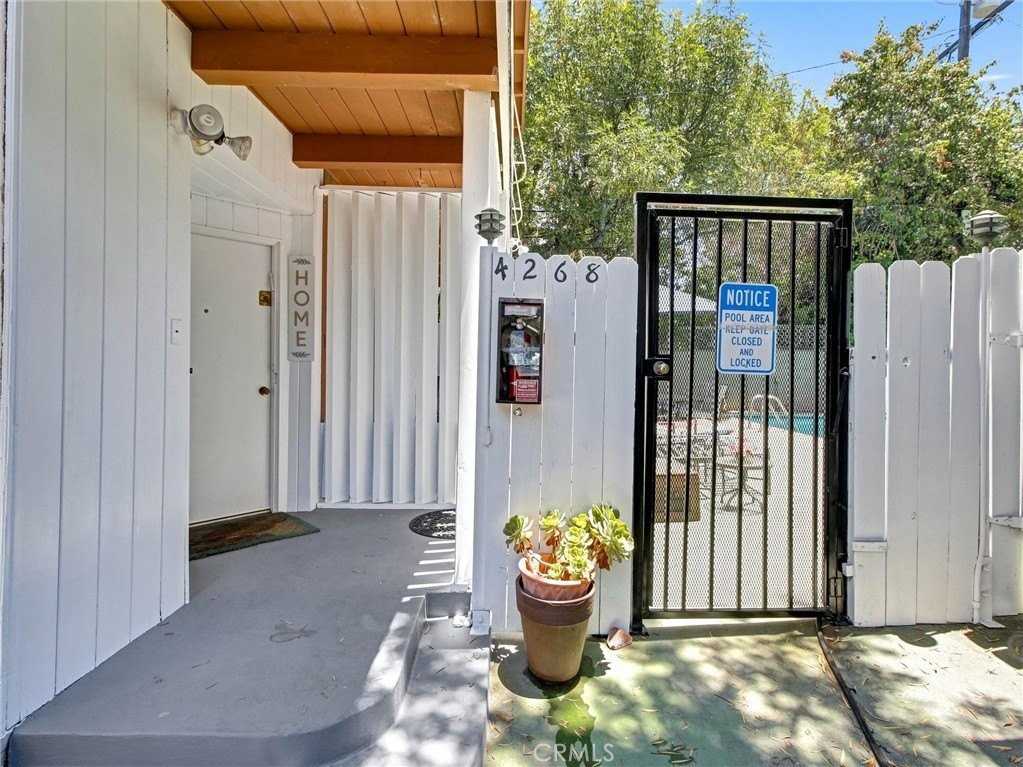 4268 Troost Ave - Photo 3 of 32