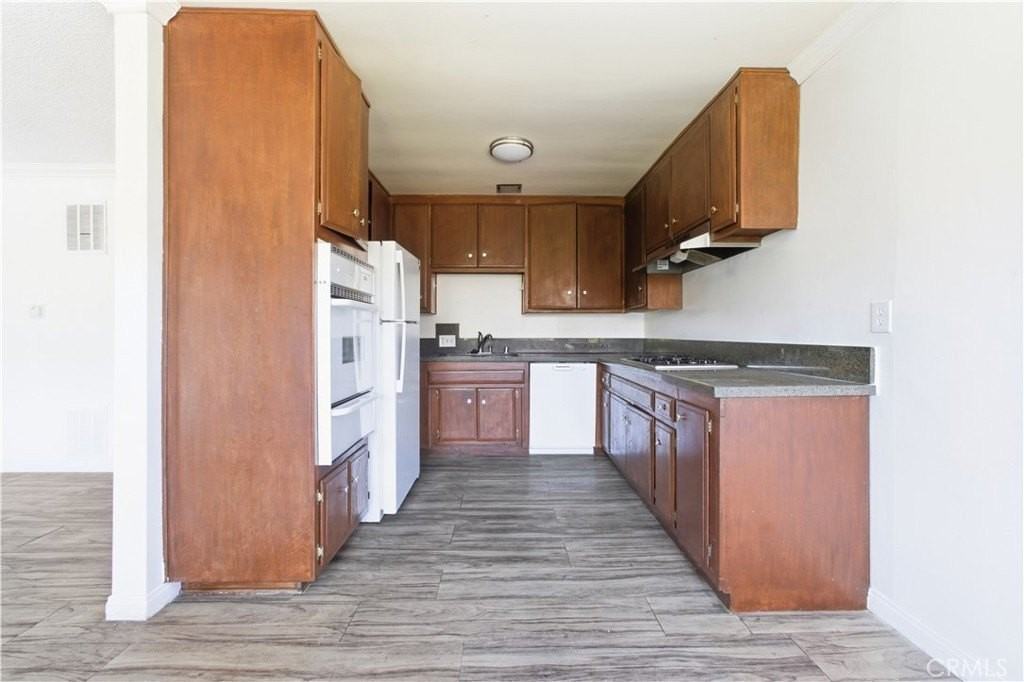 5168 Yarmouth Ave #16 - Photo 3 of 17