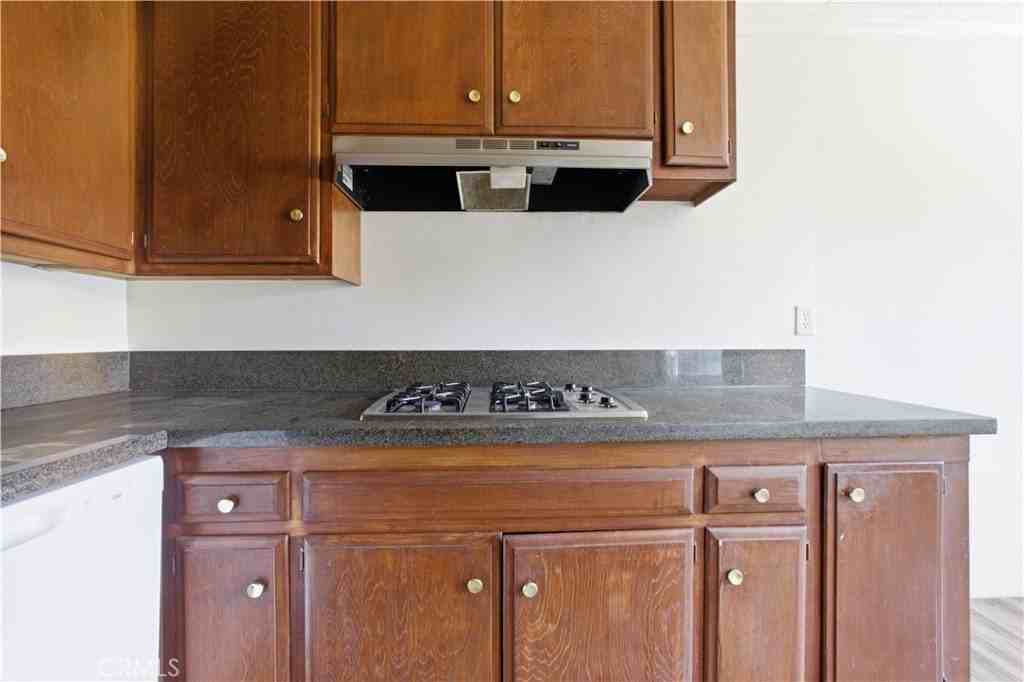 5168 Yarmouth Ave #16 - Photo 4 of 17