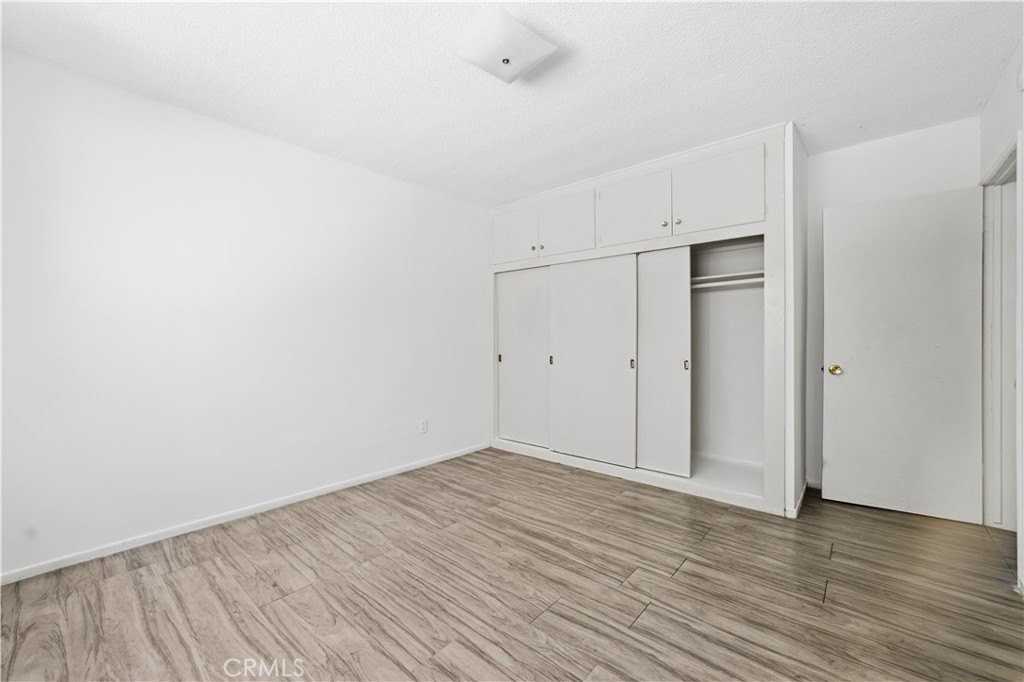 5168 Yarmouth Ave #16 - Photo 5 of 17
