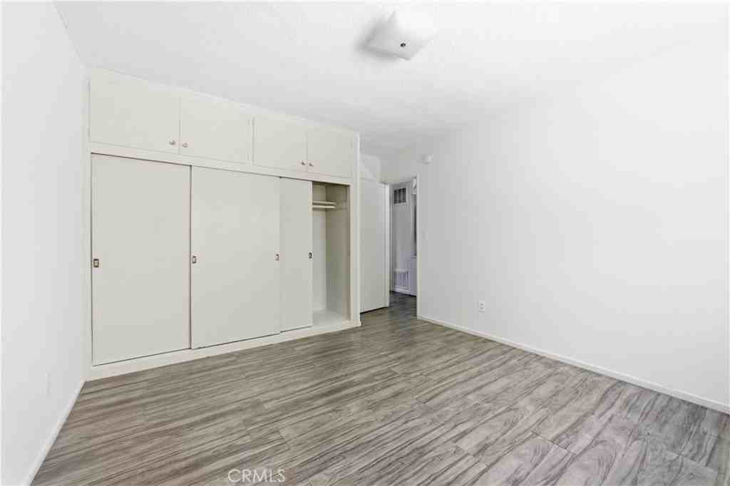 5168 Yarmouth Ave #16 - Photo 6 of 17