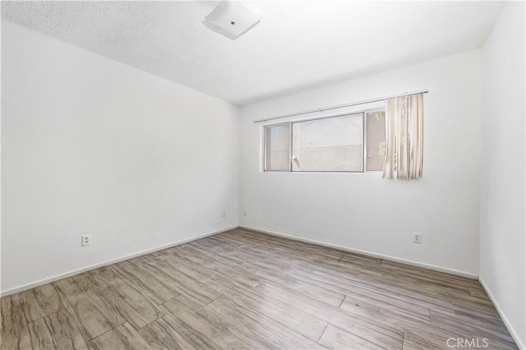 5168 Yarmouth Ave #16 - Photo 7 of 17